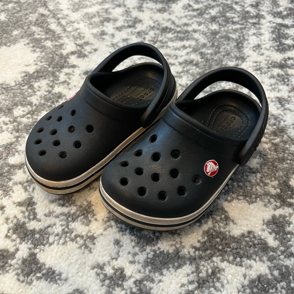 CROCS- Black Size 7 (toddler)